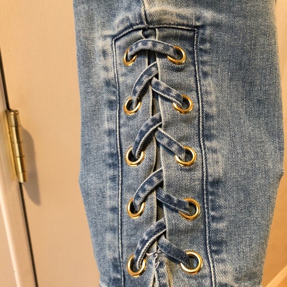 Michael Kors straight legs in washed denim. Lace up details. Size 4. Worn once. - Picture 4 of 5